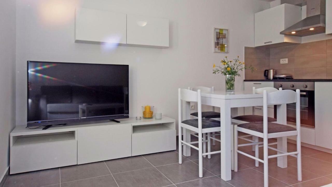 Apartments Mare Vodice Bagian luar foto