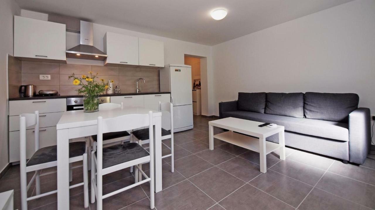 Apartments Mare Vodice Bagian luar foto