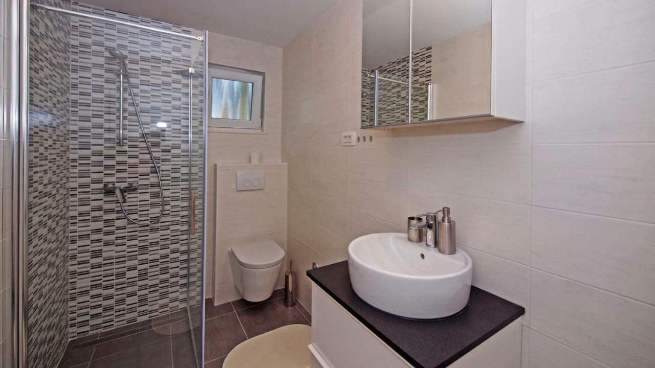 Apartments Mare Vodice Bagian luar foto