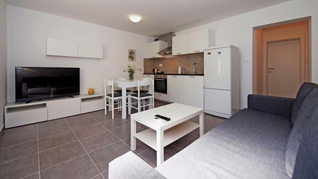 Apartments Mare Vodice Bagian luar foto