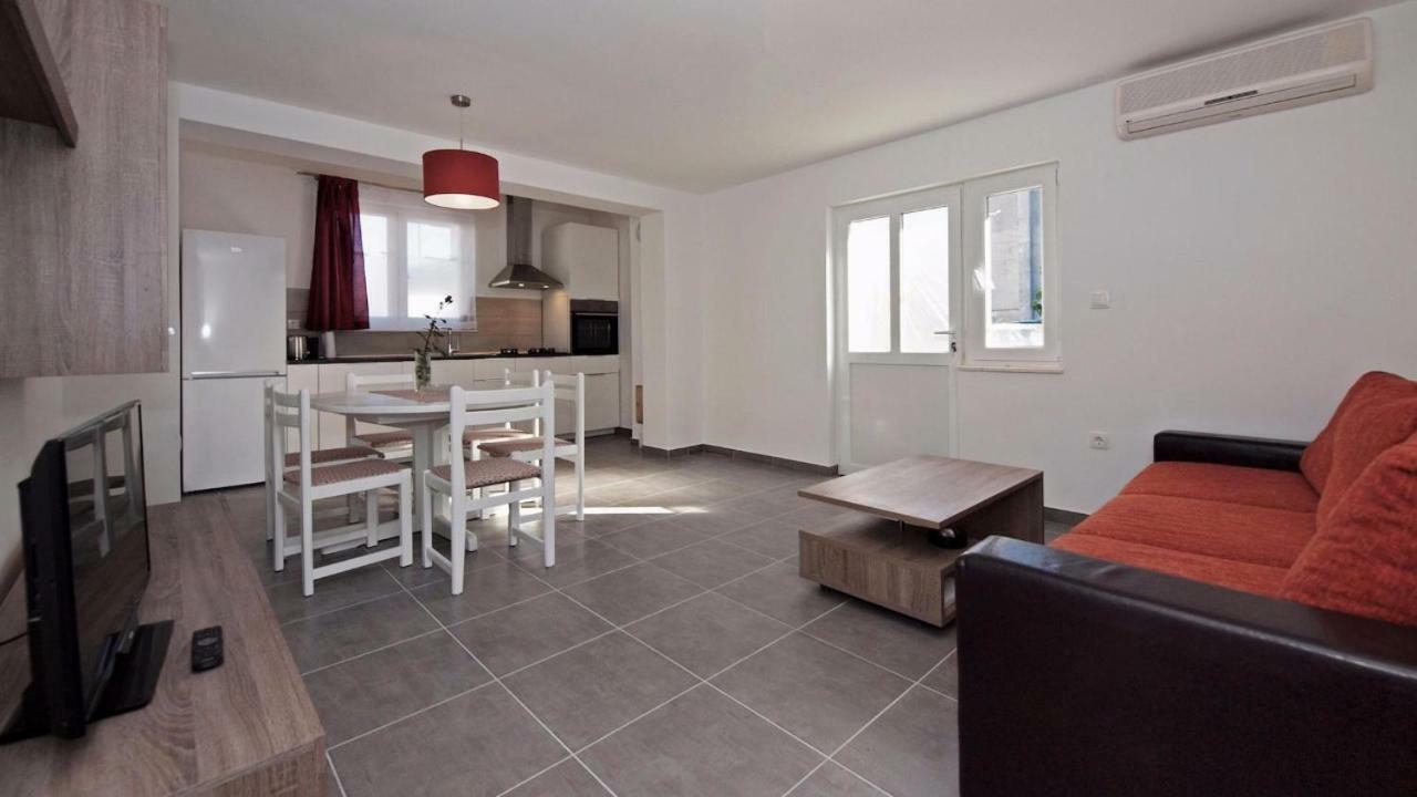 Apartments Mare Vodice Bagian luar foto